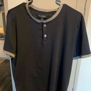 Men’s Banana Republic button tee